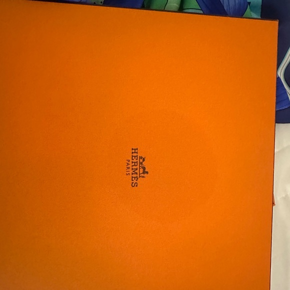 Vintage Hermes Fleur de Lotus scarf updated description. - Picture 10 of 10